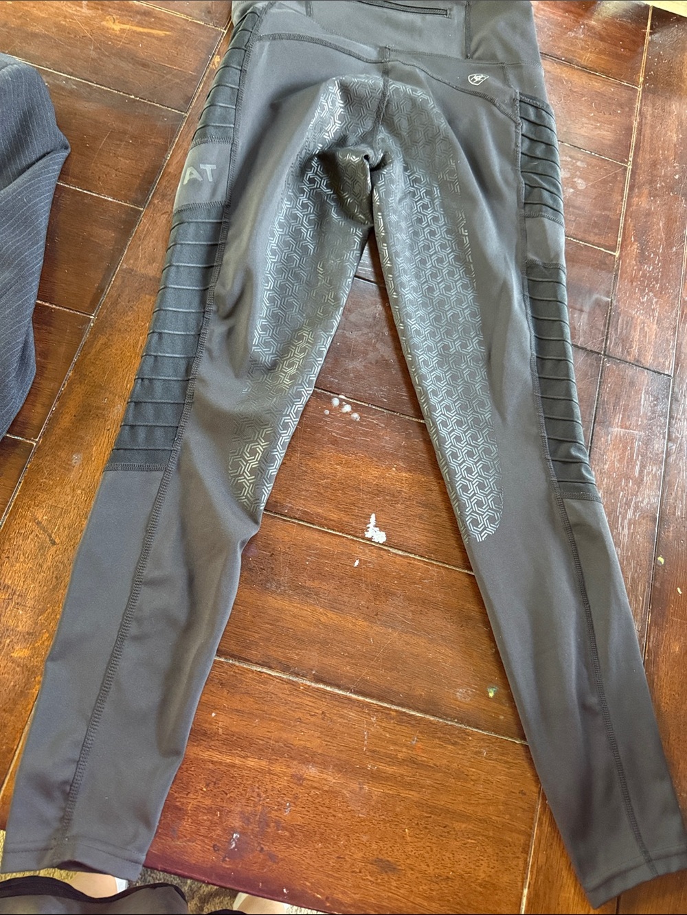 Ariat Black ARIATTEK Performance Legging Tag Detail - Picture 3 of 4